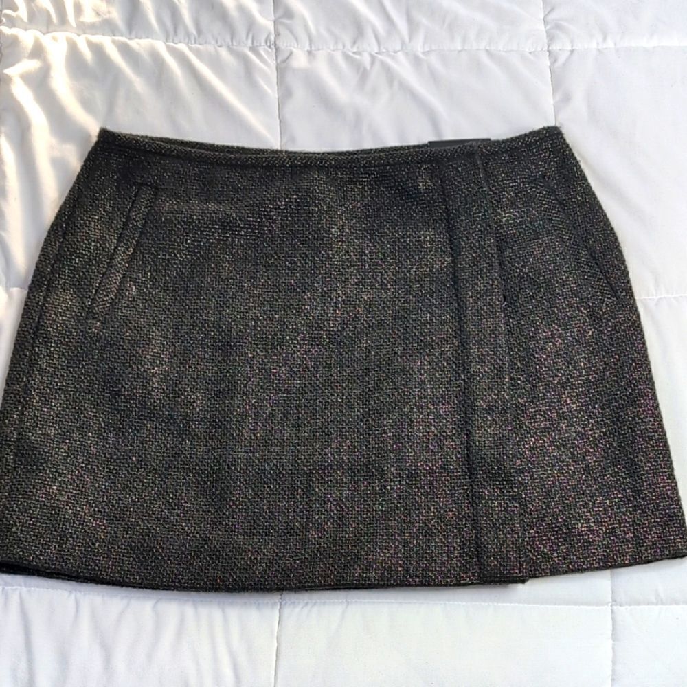 Banana Republic size 12 Metallic Tweed Wrap Skirt in Black and Gold, NEW